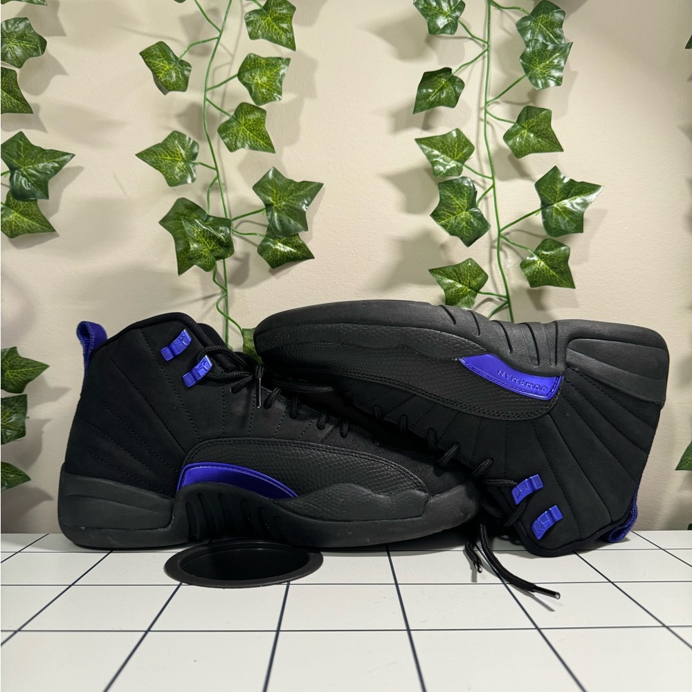 Jordan 12 retro (black dark concord) size US 6.5Y